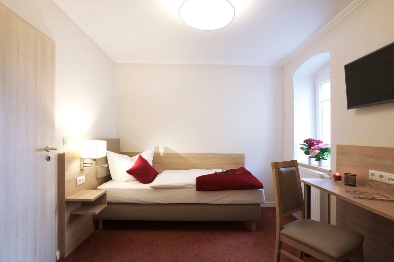 Pension Kalinde Weinboehla ภายนอก รูปภาพ